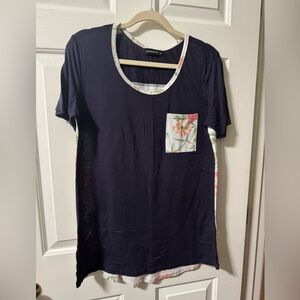 Floral Pocket Navy Top / Medium